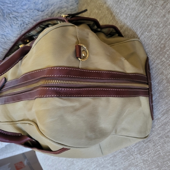 Burberry Tan and Brown Duffel Bag with Timeless Elegance - Picture 5 of 11